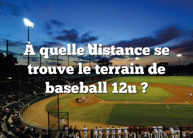 À quelle distance se trouve le terrain de baseball 12u ?